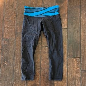 Lululemon Wunder Under blue waist band black leggings